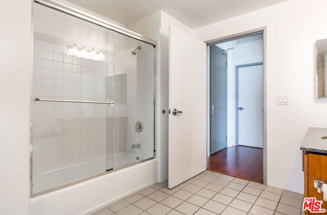330 W 11th Street 406, Los Angeles, CA 90015