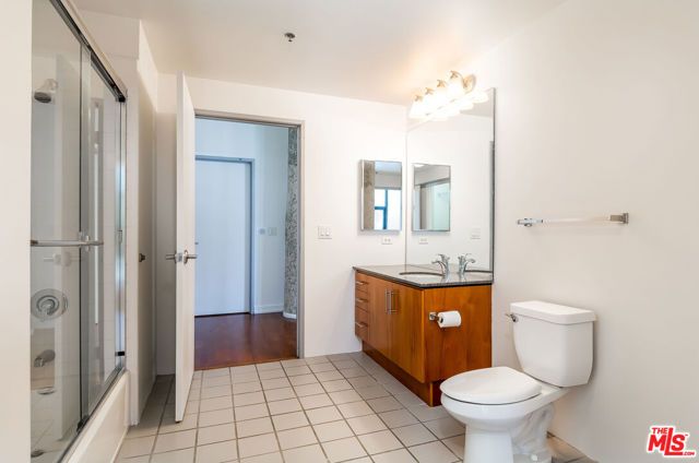 330 W 11th Street 406, Los Angeles, CA 90015