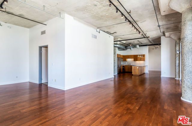 330 W 11th Street 406, Los Angeles, CA 90015