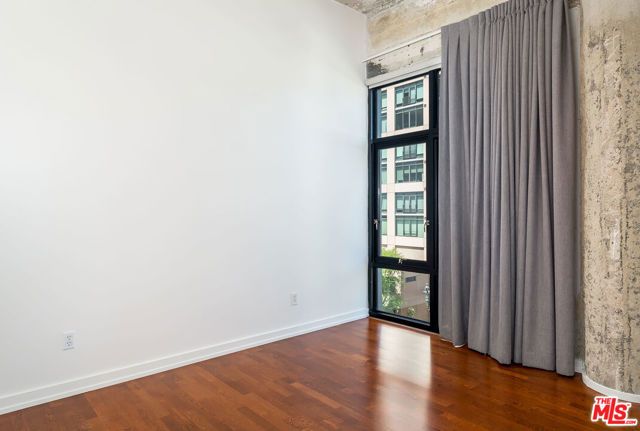 330 W 11th Street 406, Los Angeles, CA 90015