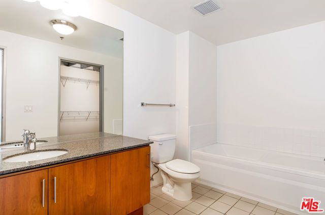 330 W 11th Street 406, Los Angeles, CA 90015