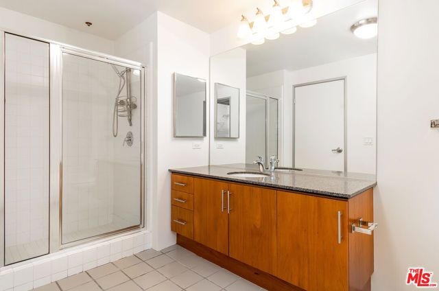 330 W 11th Street 406, Los Angeles, CA 90015