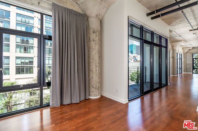 330 W 11th Street 406, Los Angeles, CA 90015