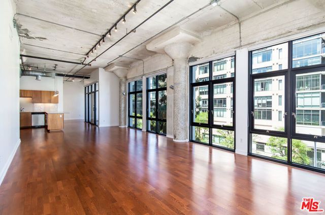 330 W 11th Street 406, Los Angeles, CA 90015