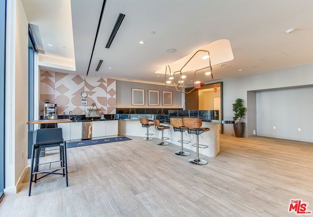 330 W 11th Street 406, Los Angeles, CA 90015