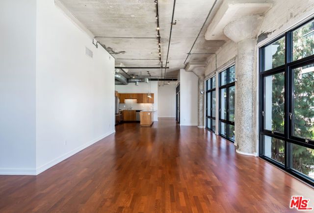 330 W 11th Street 406, Los Angeles, CA 90015