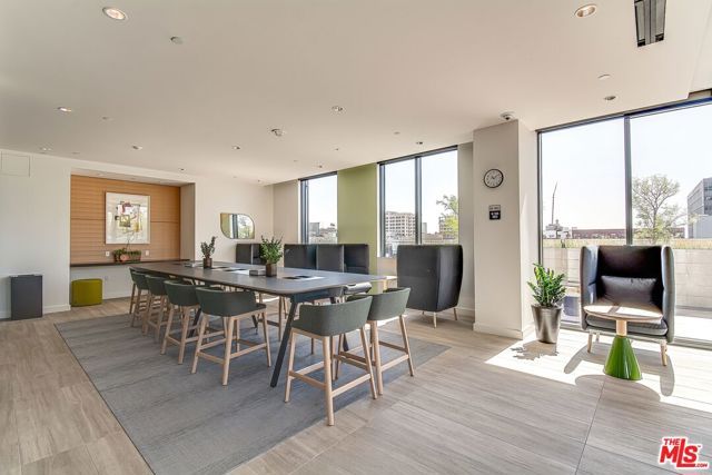 330 W 11th Street 406, Los Angeles, CA 90015