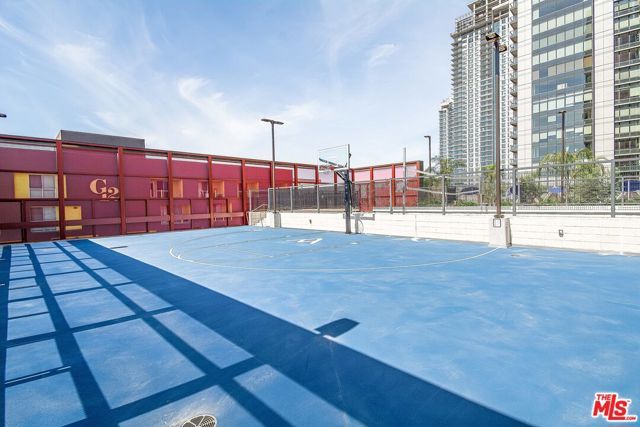 330 W 11th Street 406, Los Angeles, CA 90015