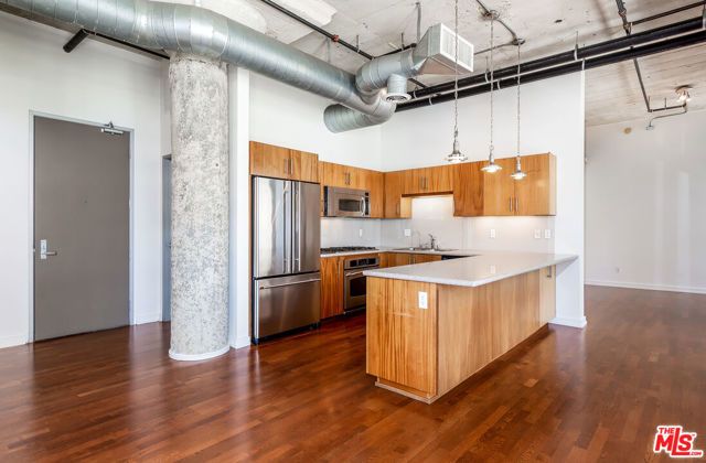 330 W 11th Street 406, Los Angeles, CA 90015