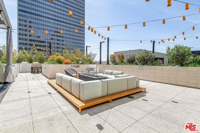 330 W 11th Street 406, Los Angeles, CA 90015