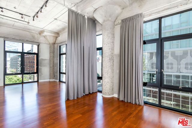 330 W 11th Street 406, Los Angeles, CA 90015