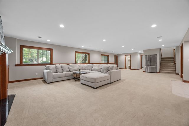 1150 Bedford Court, Marion, IA 52302