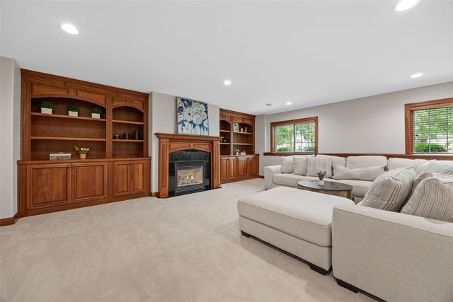 1150 Bedford Court, Marion, IA 52302