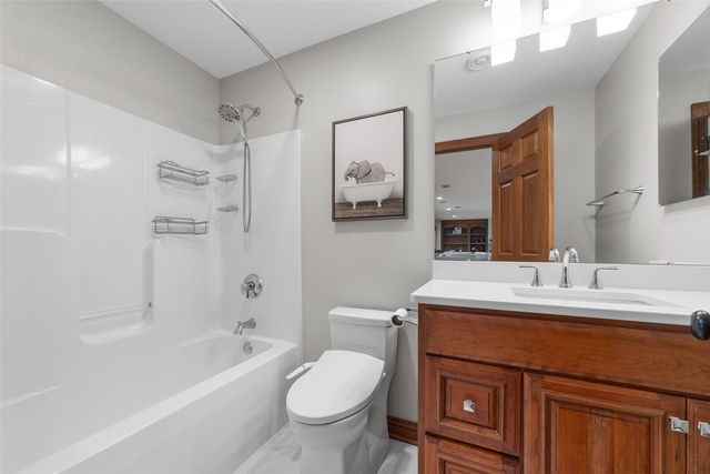 1150 Bedford Court, Marion, IA 52302