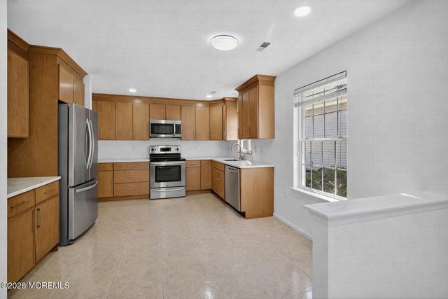 39 Spyglass Drive, Jackson, NJ 08527