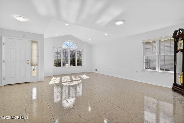 39 Spyglass Drive, Jackson, NJ 08527