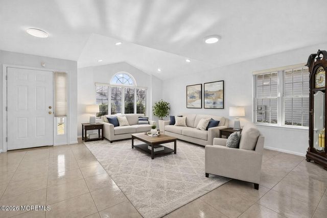 39 Spyglass Drive, Jackson, NJ 08527