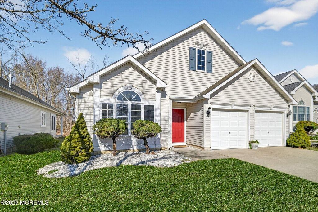 39 Spyglass Drive, Jackson, NJ 08527