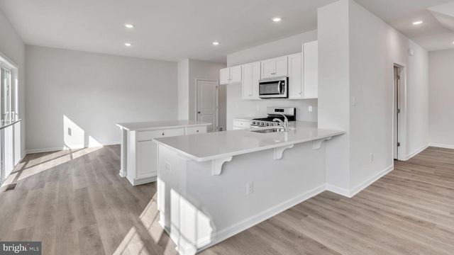 1011 NEW RD, Linwood, NJ 08221