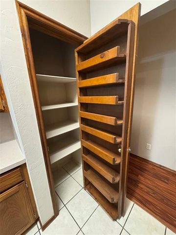 601 N Chisholm Trail Way, Mustang, OK 73064