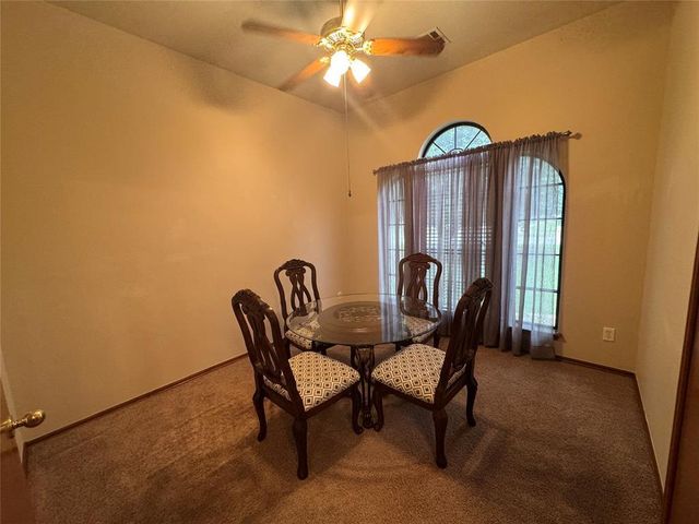 601 N Chisholm Trail Way, Mustang, OK 73064