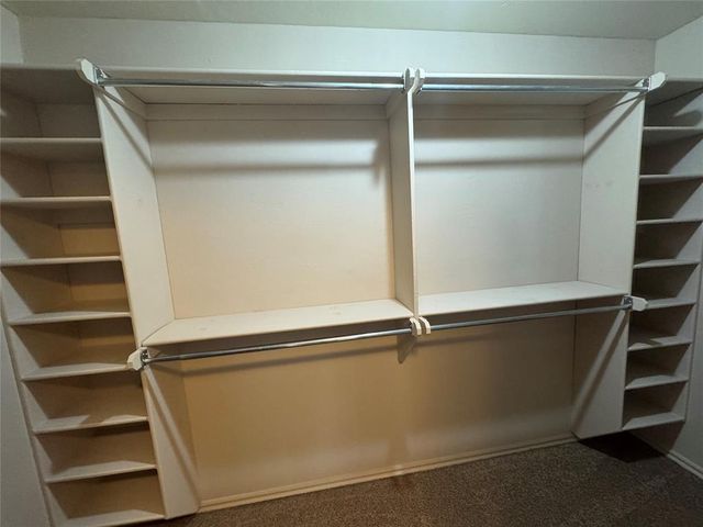 601 N Chisholm Trail Way, Mustang, OK 73064