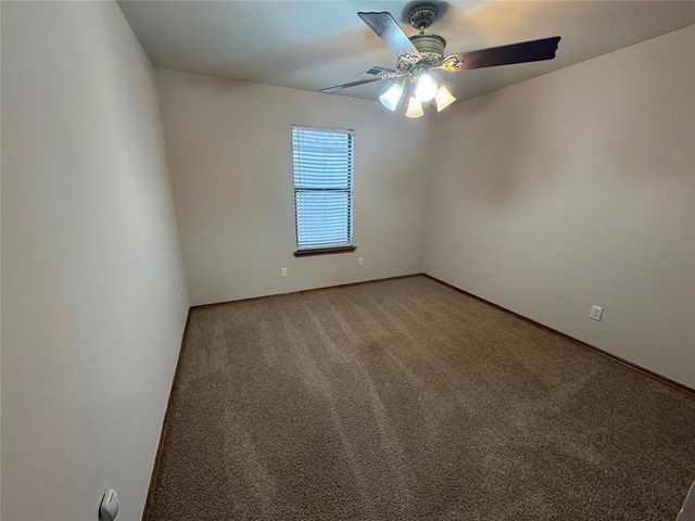 601 N Chisholm Trail Way, Mustang, OK 73064