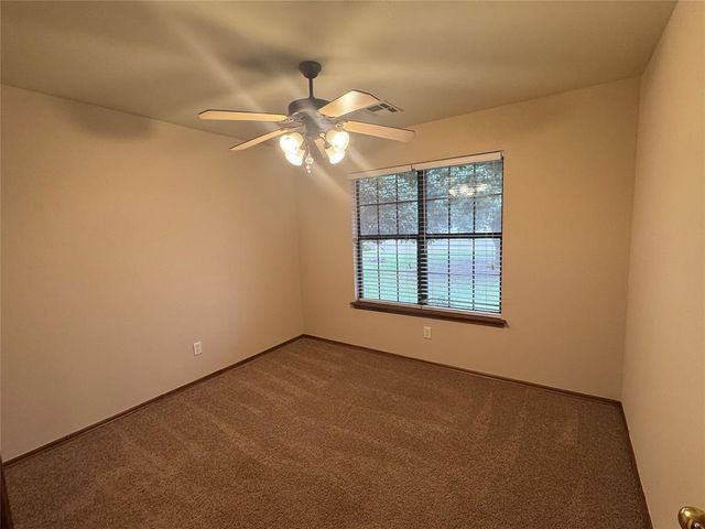 601 N Chisholm Trail Way, Mustang, OK 73064