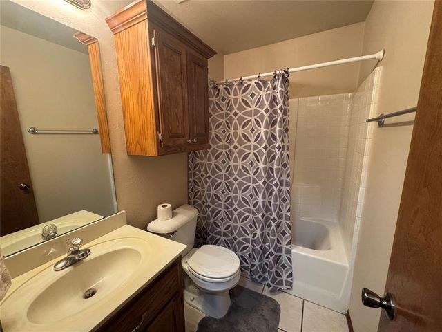 601 N Chisholm Trail Way, Mustang, OK 73064