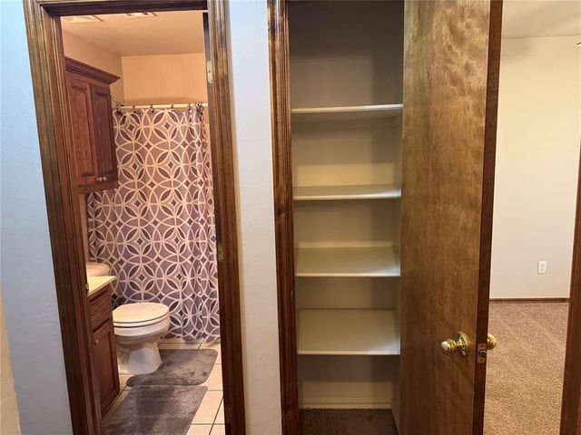 601 N Chisholm Trail Way, Mustang, OK 73064