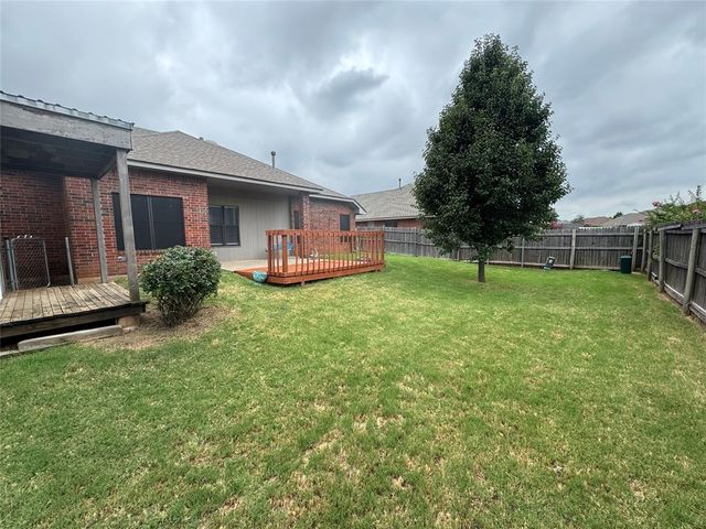 601 N Chisholm Trail Way, Mustang, OK 73064