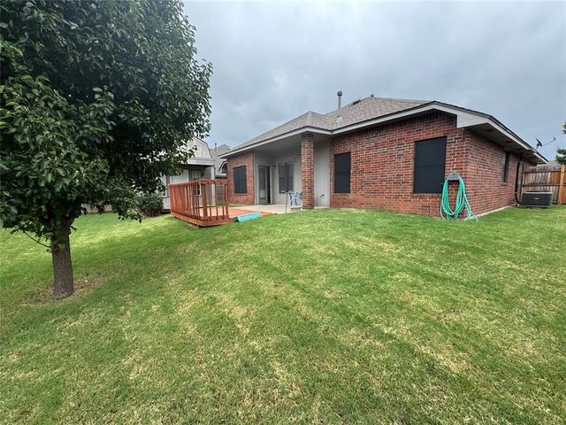 601 N Chisholm Trail Way, Mustang, OK 73064