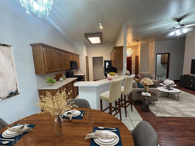 601 N Chisholm Trail Way, Mustang, OK 73064