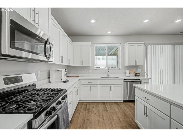 2753 Nw SHADDEN Dr, Mc Minnville, OR 97128