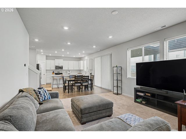 2753 Nw SHADDEN Dr, Mc Minnville, OR 97128