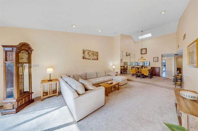 567 NE 199th Ter 1S, Miami, FL 33179