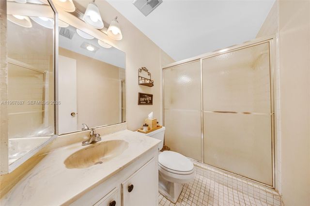 567 NE 199th Ter 1S, Miami, FL 33179