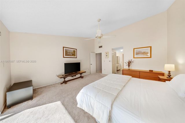 567 NE 199th Ter 1S, Miami, FL 33179