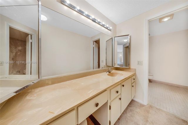 567 NE 199th Ter 1S, Miami, FL 33179