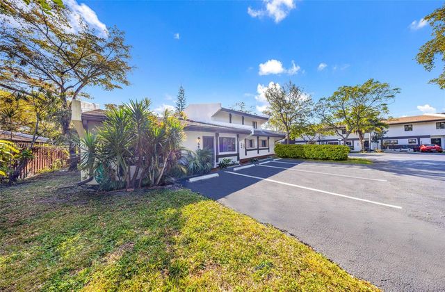 567 NE 199th Ter 1S, Miami, FL 33179