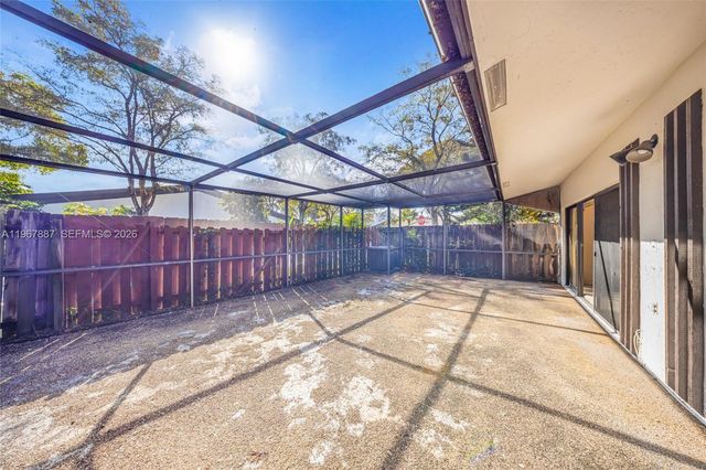 567 NE 199th Ter 1S, Miami, FL 33179