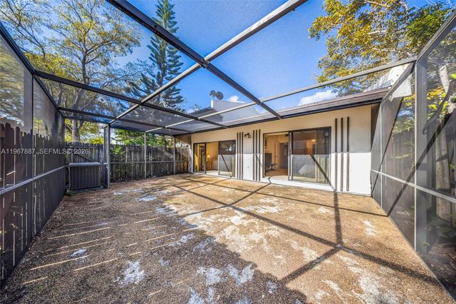 567 NE 199th Ter 1S, Miami, FL 33179