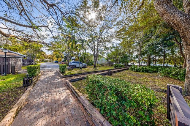 567 NE 199th Ter 1S, Miami, FL 33179