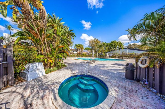 567 NE 199th Ter 1S, Miami, FL 33179