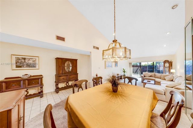 567 NE 199th Ter 1S, Miami, FL 33179