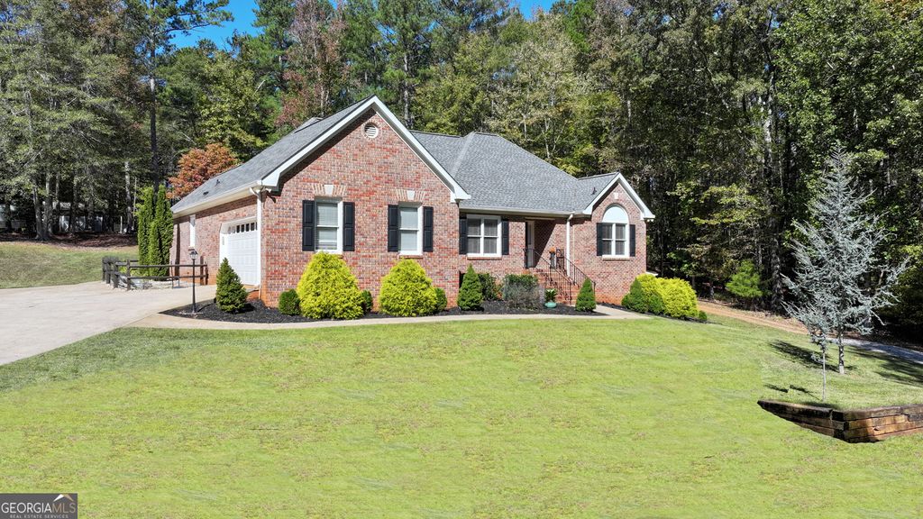 482 Buck Trail, Hoschton, GA 30548