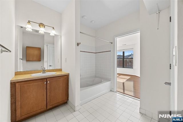 26 Ave At Port Imperial 425, West New York, NJ 07093