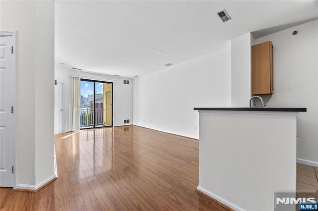 26 Ave At Port Imperial 425, West New York, NJ 07093