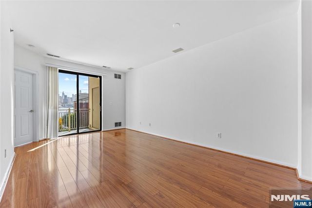 26 Ave At Port Imperial 425, West New York, NJ 07093