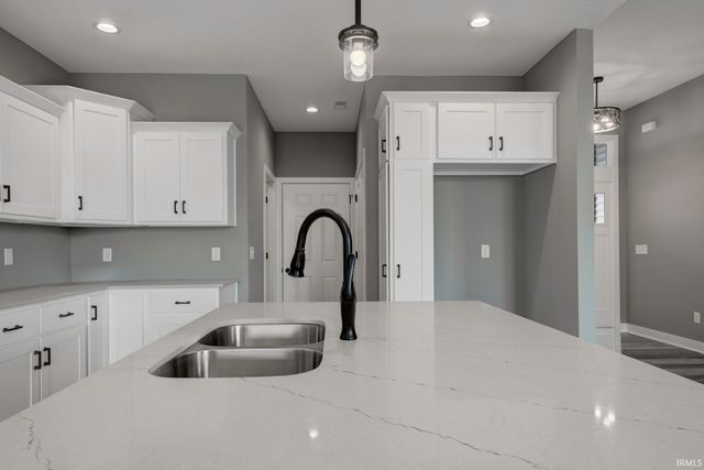 1397 Dixon Place, Huntertown, IN 46748